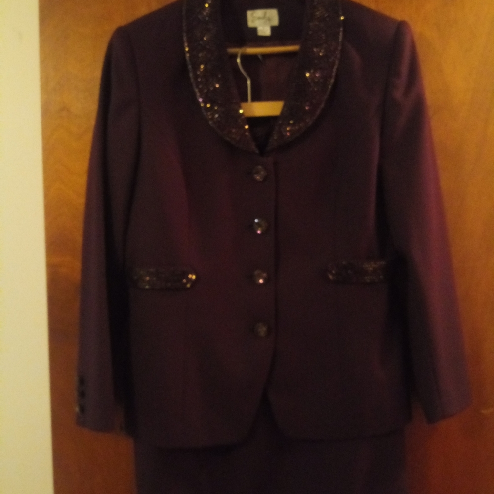 Jazzy skirt suit